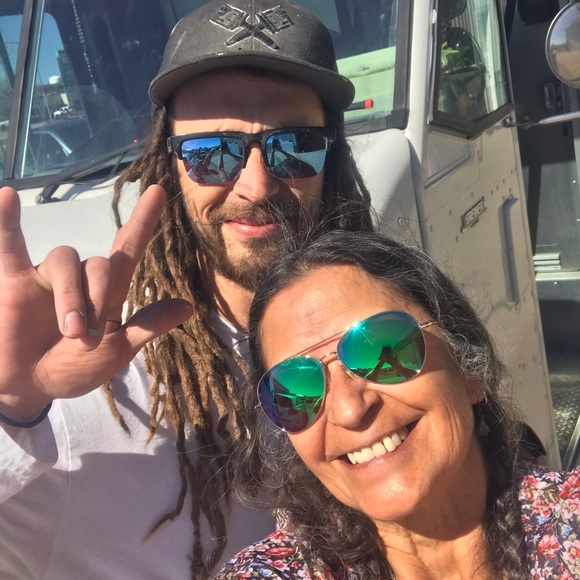 Meet your Posher, Cynthia - Picture 4 of 4